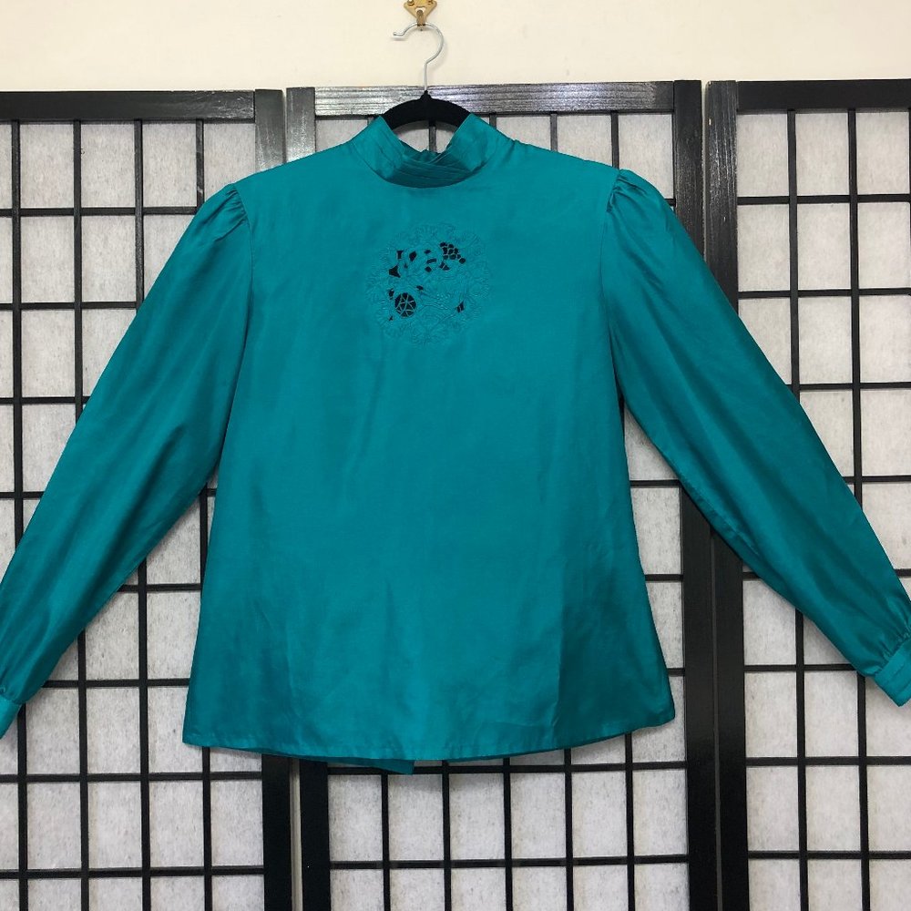 Shapely Vintage High Neck Blouse Medium Long Sleeve Teal Embroidered Gorgeous B1